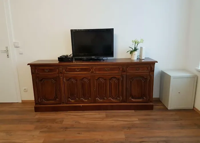 Excellent 2 Bed Apartment 12 Mins From Center