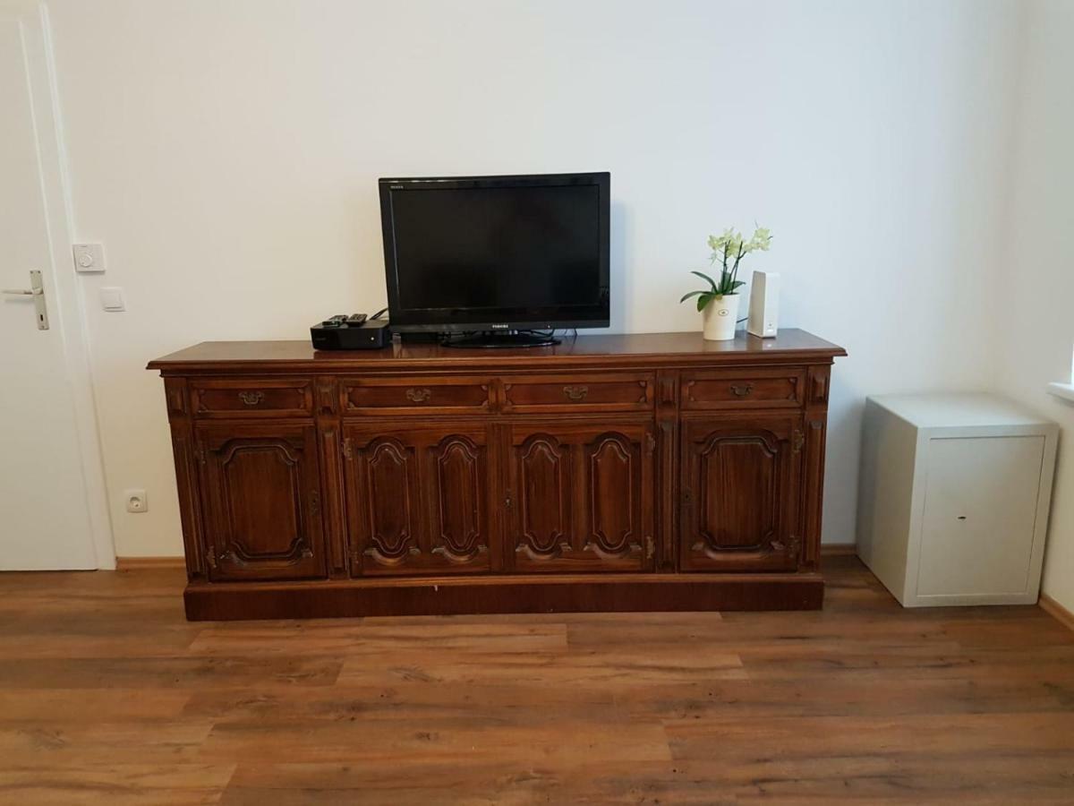 Excellent 2 Bed 12 Mins From Center Appartement Wenen